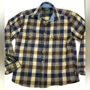 Woolrich Mens Medium M plaid blue cream button down heavy flannel shirt outdoors